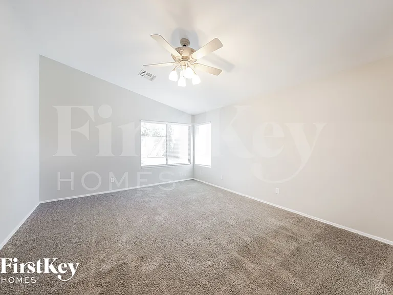 7834 W Robin Ln — Photo 9