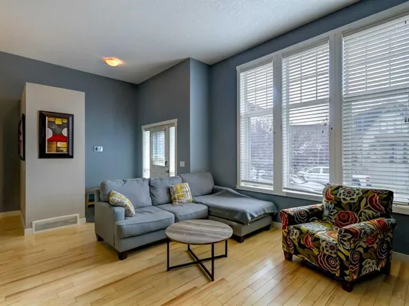 6 E Elgin Meadows Rd SE, Calgary, AB T2Z 0S1