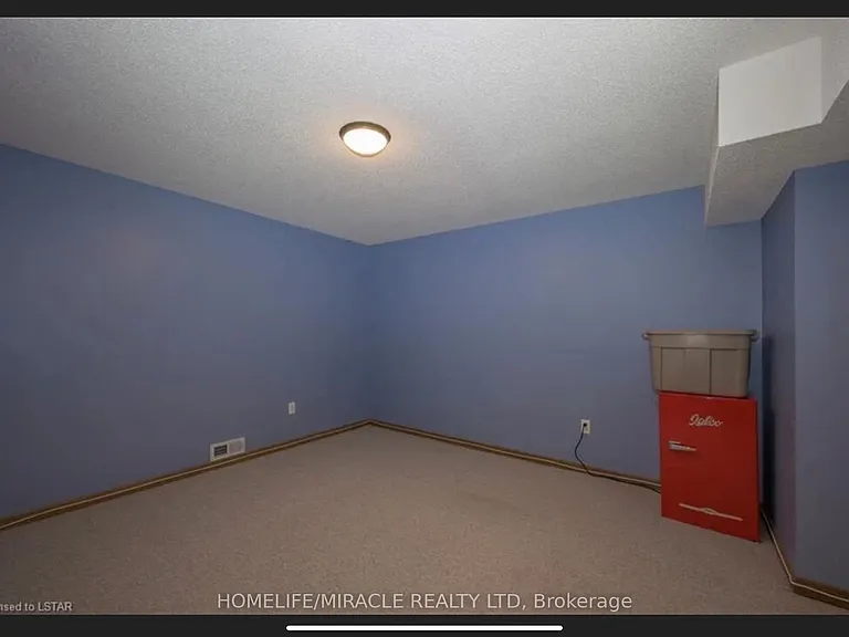 195 Barker St #7 — Photo 11