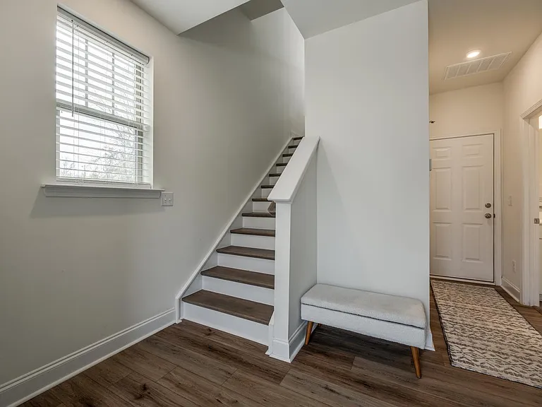 400 Simeon Dr — Photo 7