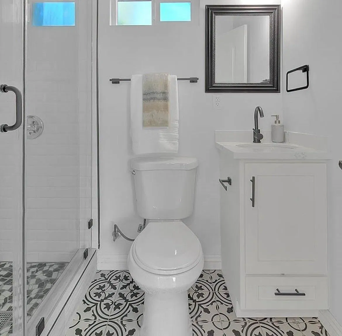 1636 W 60th Pl — Photo 3
