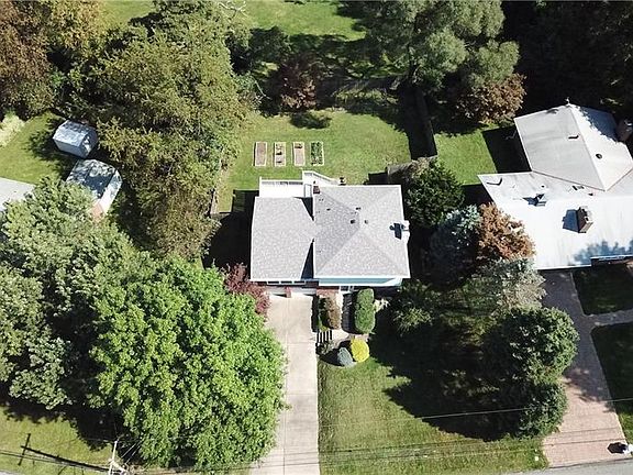 2nd image of 1333 Foxwood Dr