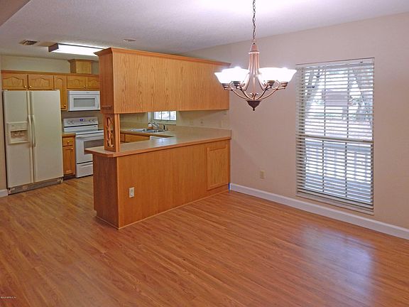 4th image of 6320 IROQUOIS Avenue