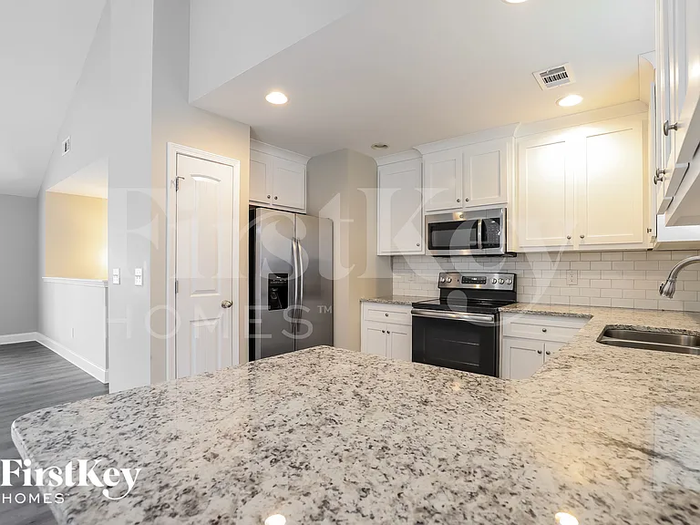 4104 Belvedere Cir — Photo 6