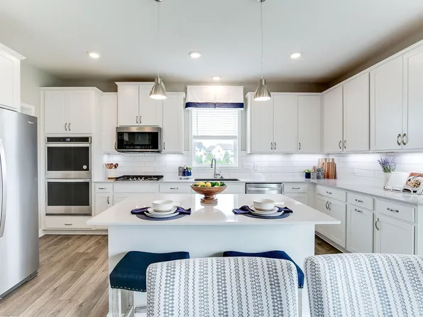 727 Winterberry Ln, Waconia, MN 55387