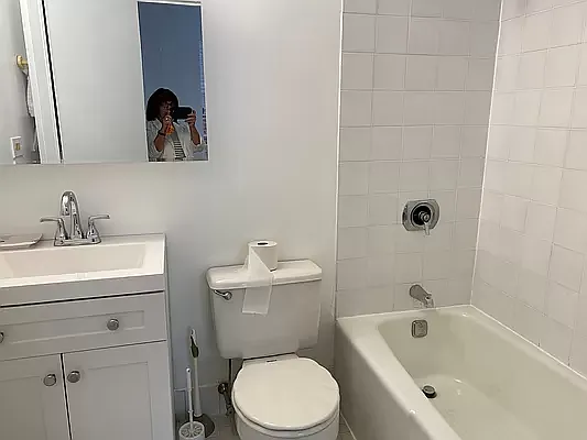 Rented by Manhattan Management Group | media 21