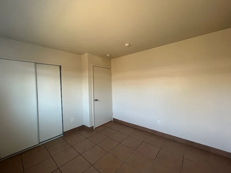 2555 W Steele Ln — Photo 13