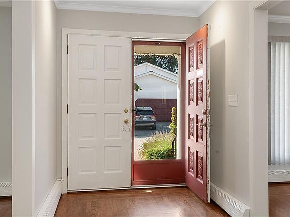 2nd image of 30 Wardlaw Ct