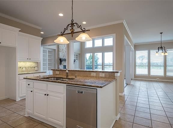 4th image of 315 Oriole Ct