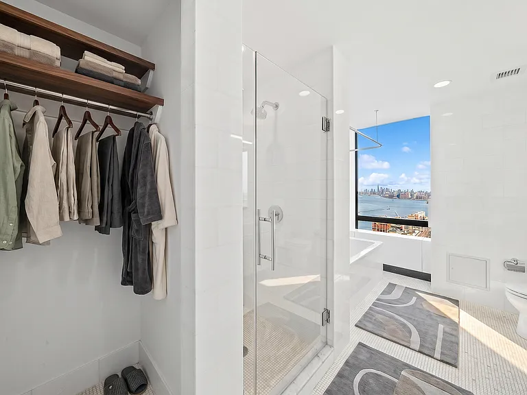 1113 York Ave #C — Photo 8
