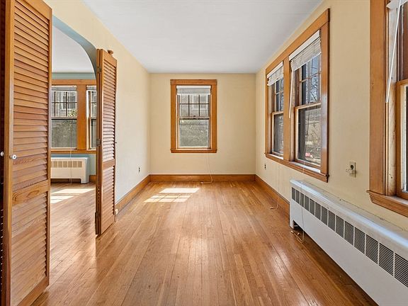 4th image of 98 Clare Ave