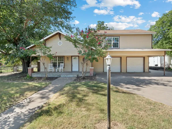 416 E Akard St, Weatherford, TX 76086