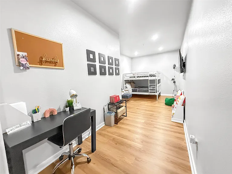 2216 Chenevert St #4 — Photo 12