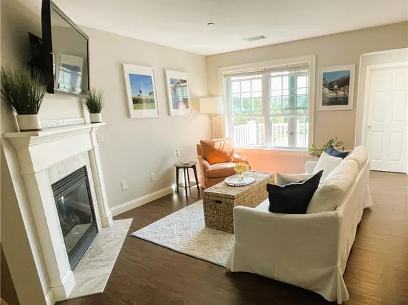 60 Saw Mill Dr Unit 303, North Kingstown, RI 02852