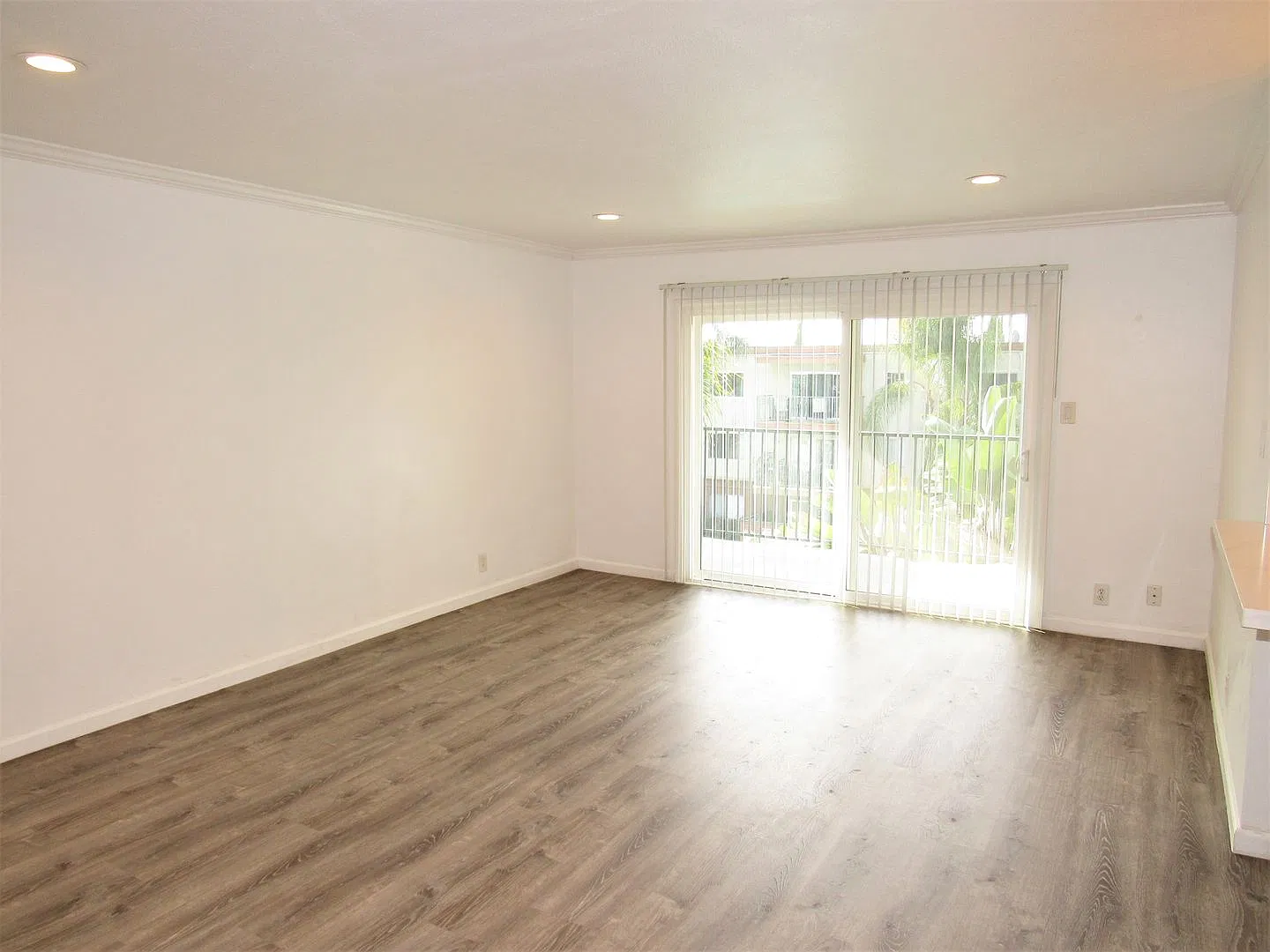 Spacious and Extensively Upgraded 1 Bedroom 1 Bath Condo in Fullerton — Photo 2