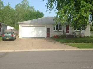 35 Martinique Dr, Buffalo, NY 14227