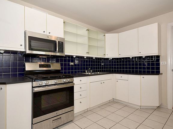4th image of 4423 Grace St