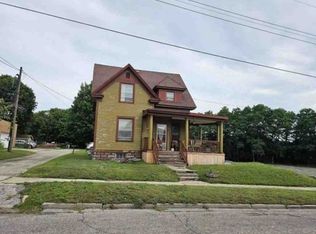 250 6th St, Manistee, MI 49660