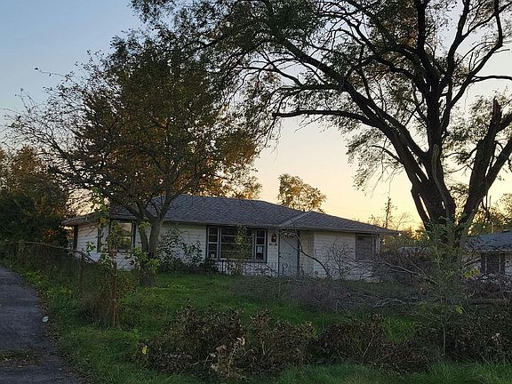 3rd image of 817 W Windsor Ave