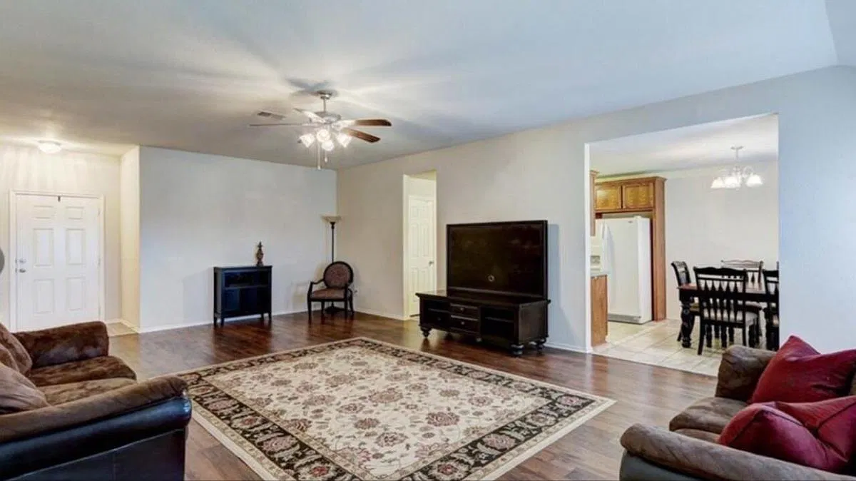 3 bed, 1555 sqft, $1,700 — Photo 3