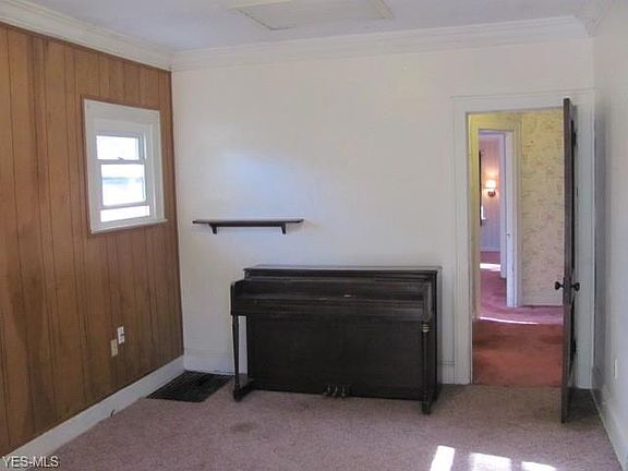 4th image of 536 Marguerite Ave