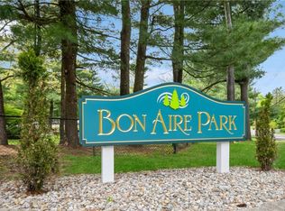 77 Somerset Dr, Suffern, NY 10901