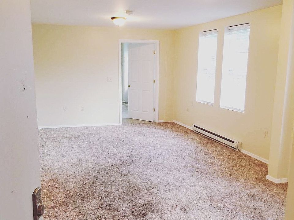 1st image of 1059 Main St APT 1A