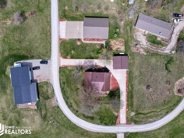 196 Lakeview Dr, Melrose, IA 52569