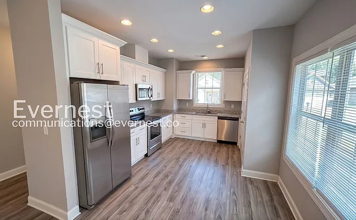 3 bed, 2.5 bath, 2129 sqft, $2,145 — Photo 2
