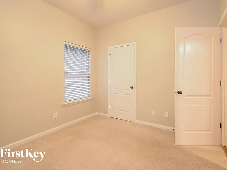 1072 Pine Valley Dr — Photo 10
