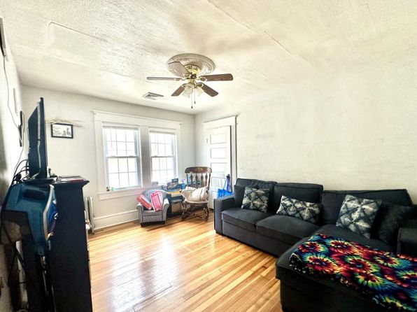 1055-1057 Lincoln St FLOOR 2