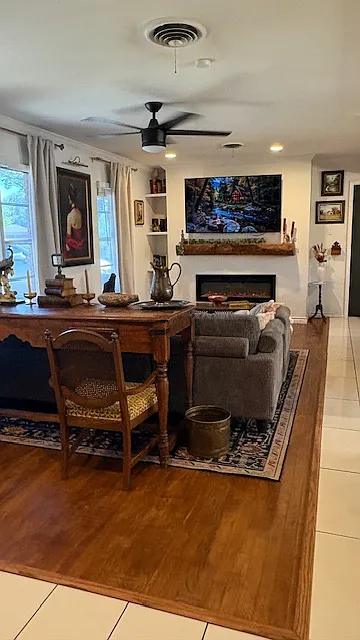 3 bed, 1351 sqft, $2,200 — Photo 2