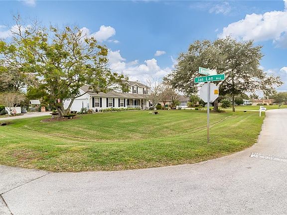 3rd image of 1455 Beechwood Dr