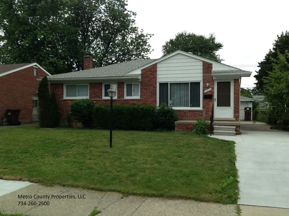 1011 Deering St, Garden City, MI 48135