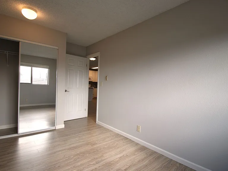 410 11th Ave — Photo 13