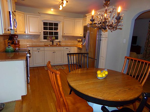 2nd image of 1002 W 45th St