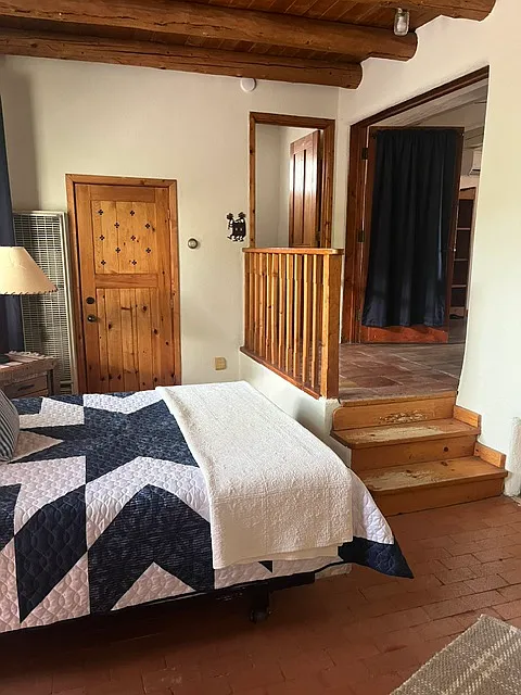 2 bed, 1359 sqft, $2,200 — Photo 4
