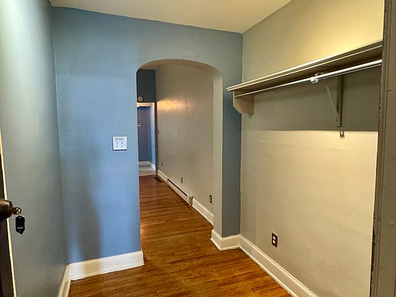 5th image of 599 Oak St APT 4