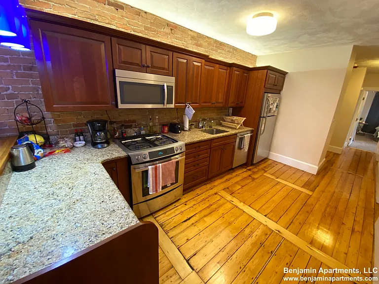 28 Beacon St #2 — Photo 7