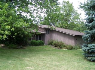 10S072 Springbrook Dr, Naperville, IL 60565