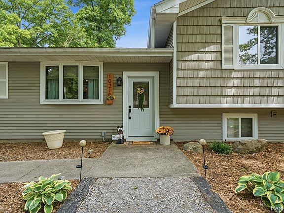 2nd image of 10210 Lavern Ct