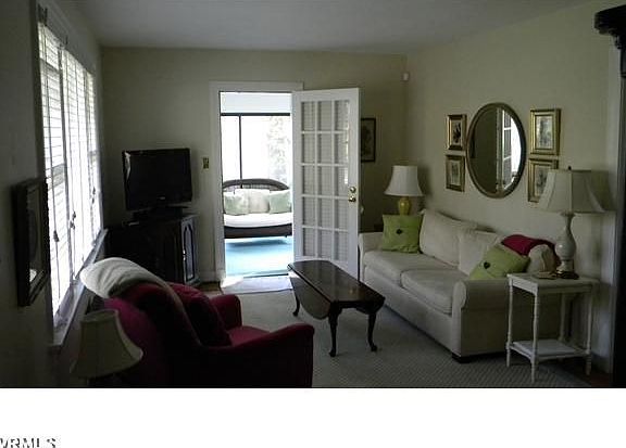 3rd image of 706 Pepper Ave