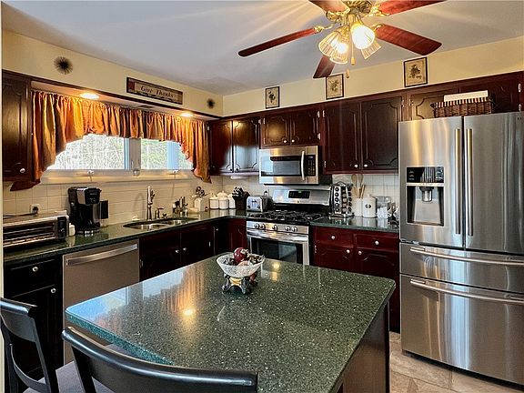 4th image of 378 Winney Hill Rd