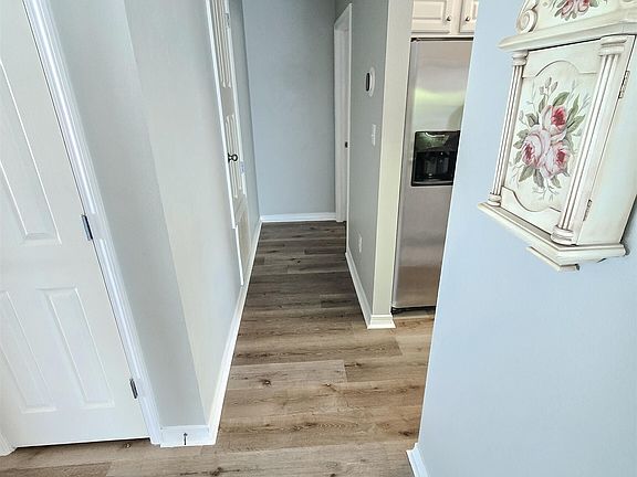 4th image of 28366 Chateau Dr
