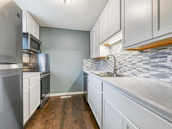 3rd image of 10465 Corbeil Dr