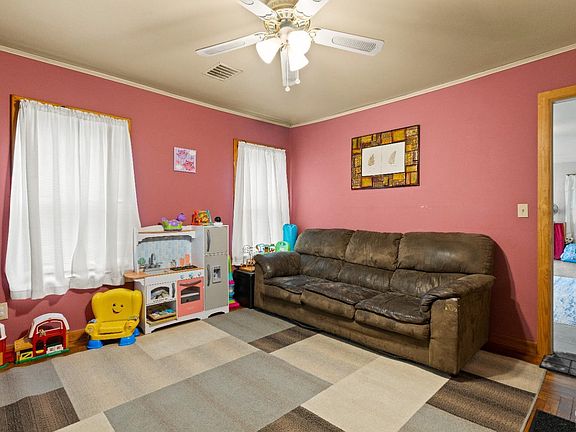 4th image of 7 Lawrence Avenue