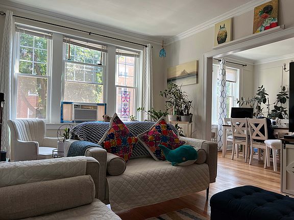 2nd image of 4930 W Cuyler Ave #1S