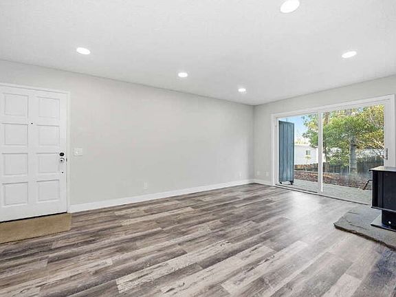 4th image of 1912 Shirley Ln