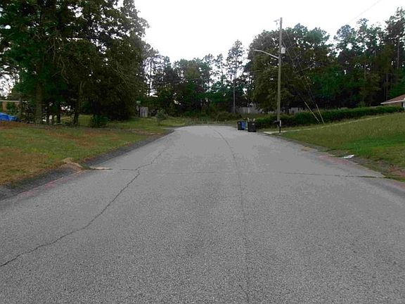 Exterior Neighborhood (street photo)