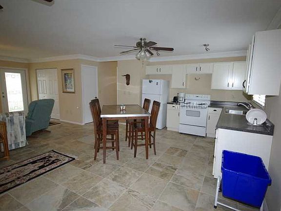 4th image of 6836 Carovel Ave